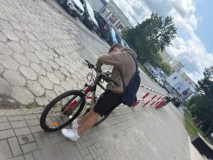 chłopiec, rower, blokada antykradzieżowa